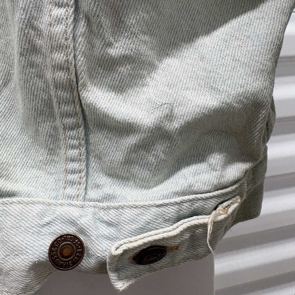 Vintage Levi's Light Wash Denim Jacket - Picture 6 of 7